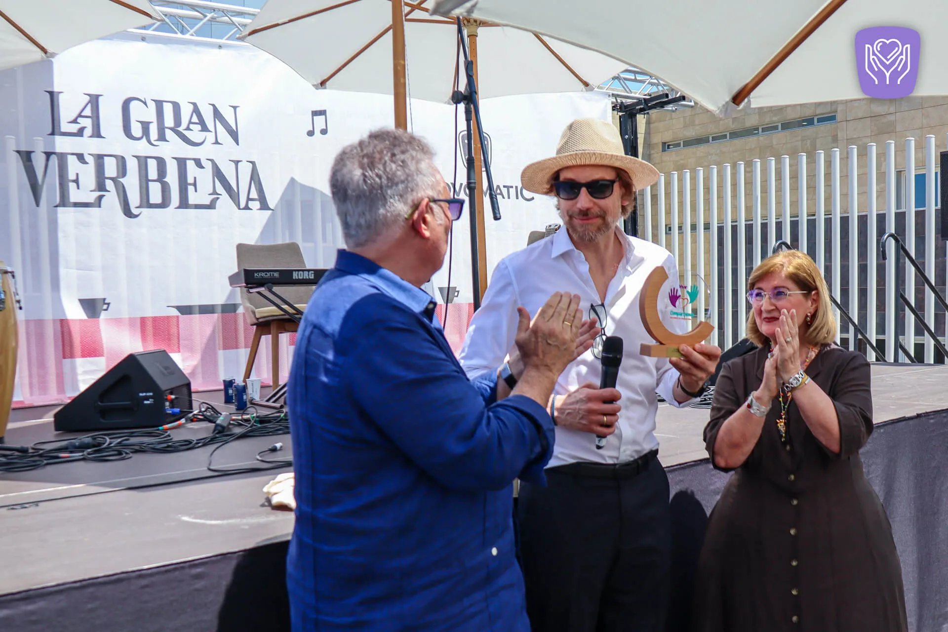 Vivir Compartiendo obsequia a NOVOMATIC Spain en Sevilla